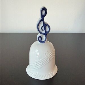 Vintage 1982 Taiwan porcelain G Cleff Bell Spencer Gifts